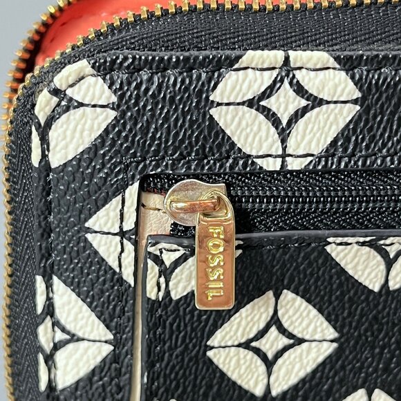 Fossil Wristlet Black & White Pattern Zip Around - Picture 5 of 15